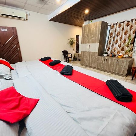 Adh Hazel Wood Hotell Mysore Eksteriør bilde