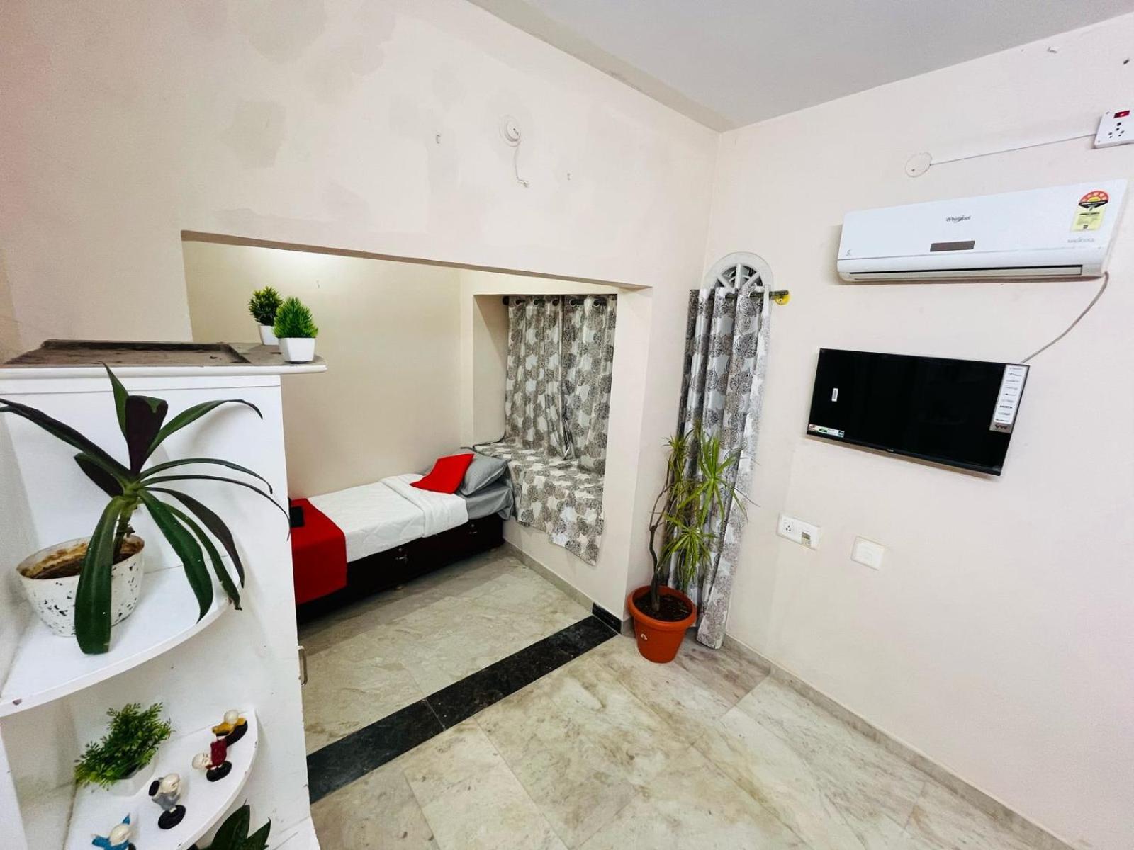 Adh Hazel Wood Hotell Mysore Eksteriør bilde