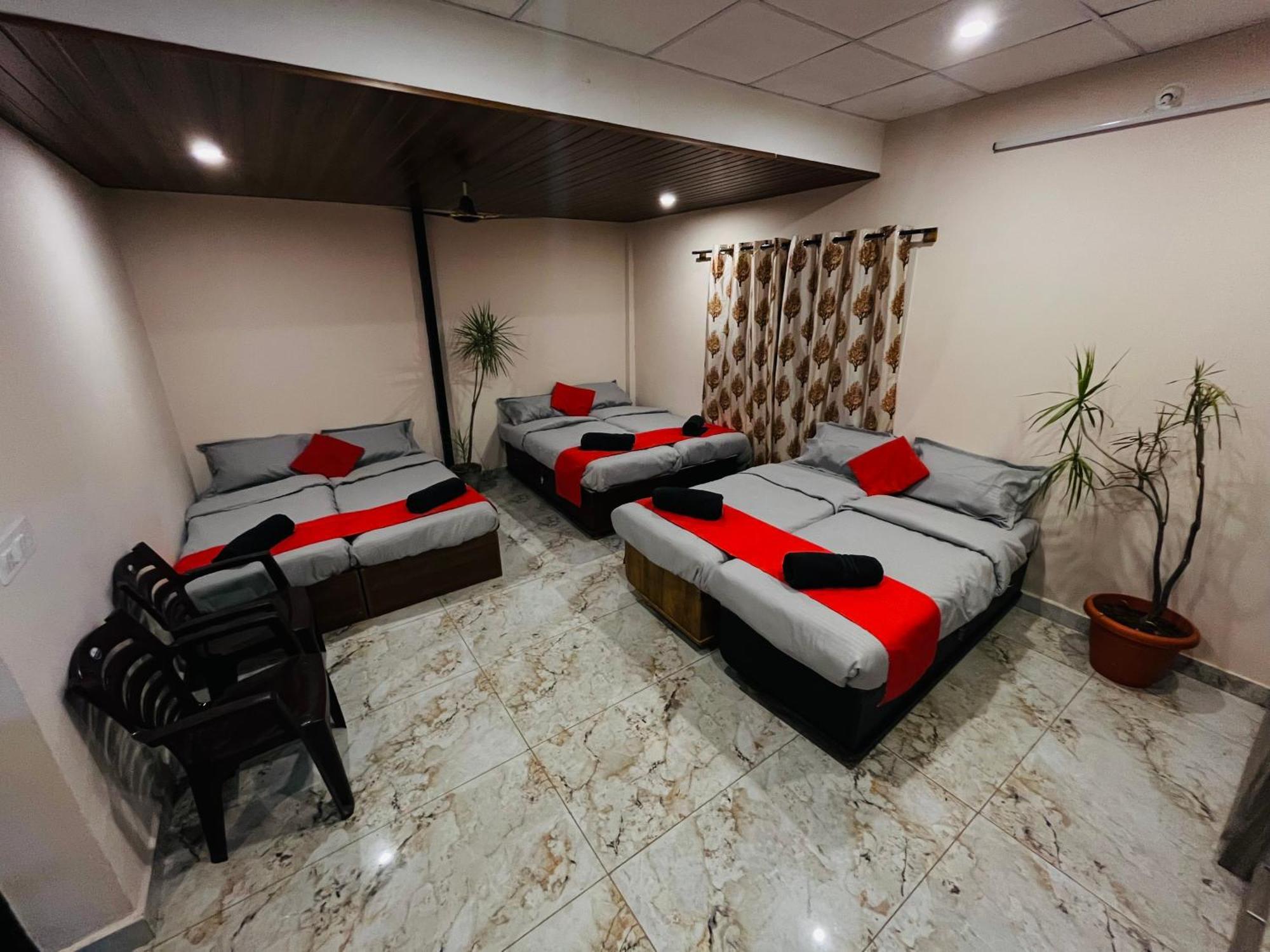 Adh Hazel Wood Hotell Mysore Eksteriør bilde